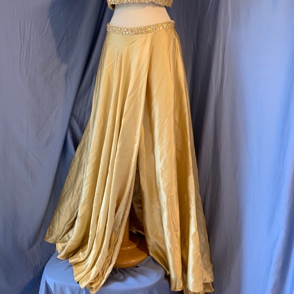 Sherri Hill gold prom dress - Picture 3 of 6